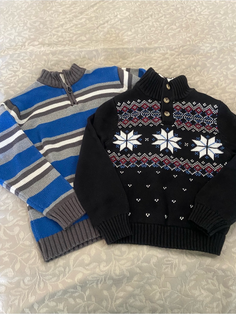 Lot of 2 Boys sweaters Chaps & The Children’s Place